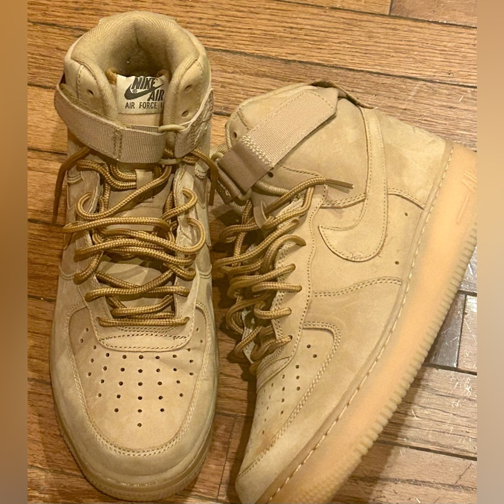 Nike tan high top airfoce 1s size 9 SMALL STAIN ON RIGHT SHOE see pics